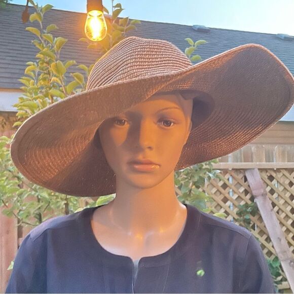 Straw hat with muted color stripe - Picture 3 of 9